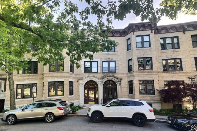 Building Photo - 66 Marshal St