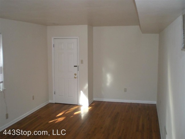 Building Photo - 2804 Isherwood Dr