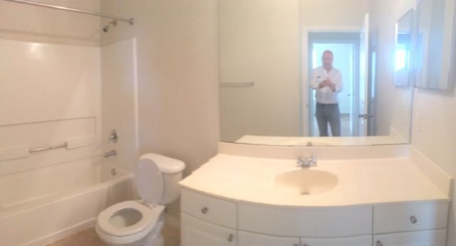Foto del edificio - Two Bedroom Two Bathroom Unit in Southern ...