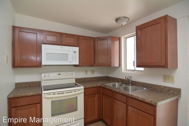 Building Photo - 1 br, 1 bath House - 4953 S. Cherry Avenue