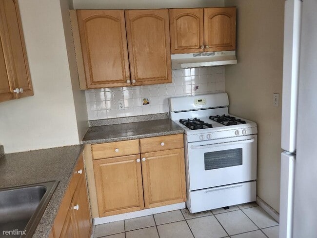 Building Photo - 1 br, 1 bath Condo - Clarmont Condos