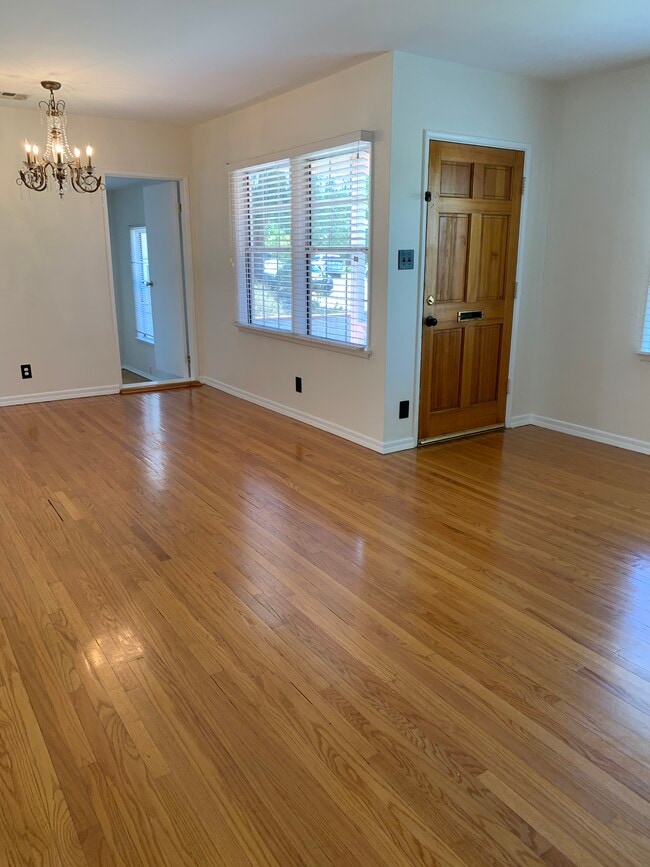Dining room - 10760 Russett Ave