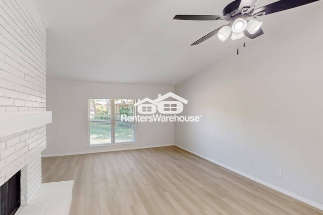 Foto del edificio - 6407 Green Oaks Dr