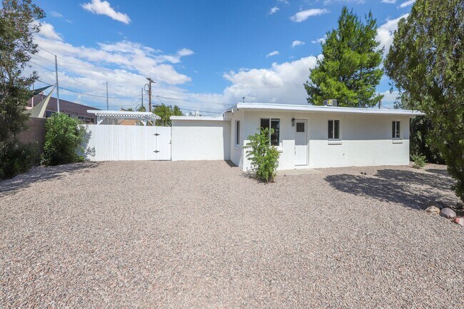 Building Photo - 1132 S Eli Dr