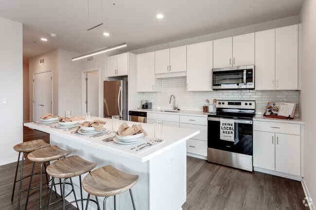 2BR, 2BA - 1283 SF - Westley on Broadway