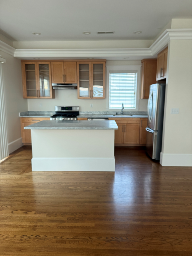 Building Photo - Welcome to this charming 2-bedroom, 1-bathroom in South San Francisco