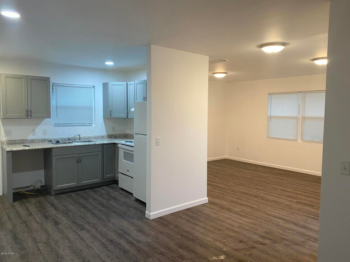 Building Photo - 2535 Johnson Dr