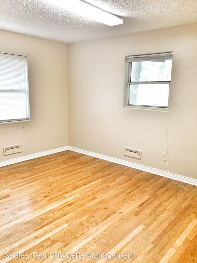 Building Photo - 3 br, 2 bath House - 730 W. Tharpe St.