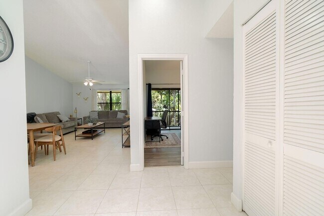 Building Photo - 13095 Belhaven Ct
