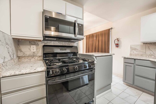 Foto del edificio - 3 BEDROOM HOME for rent!
