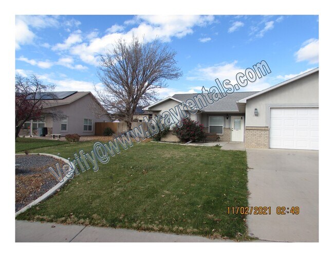 Building Photo - 555 Mica Dr