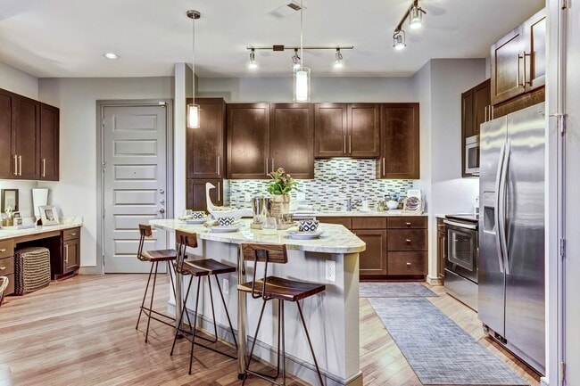 Skyline Views + Exclusive Resident Perks! - Skyline Views + Exclusive Resident Perks! Apartment