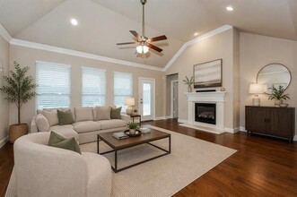 Building Photo - 2201 Petunia Ln