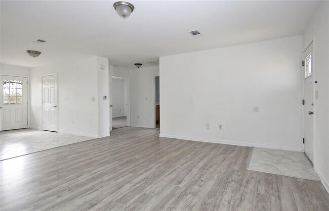 Building Photo - 116 Oak Island Dr
