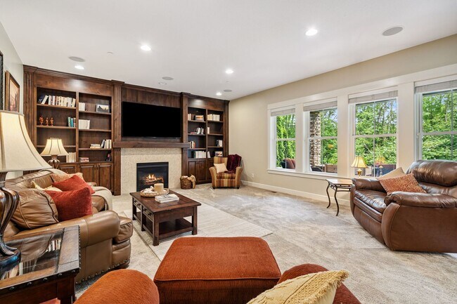 Foto del edificio - 2 Creeks Condominiums - Gated Community on...