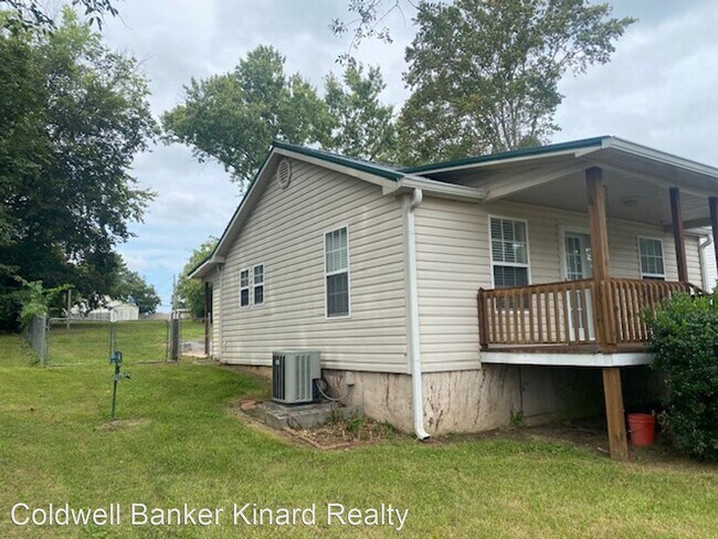 Foto del edificio - 2 br, 1 bath House - 2909 Woodlawn Ave