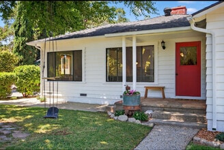 Building Photo - 995 S La Luna Ave
