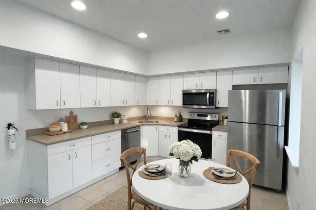 Building Photo - 101 Main St