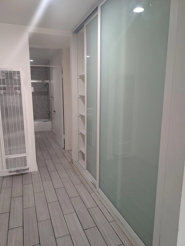 Foto del edificio - 4150 Hillcrest Dr