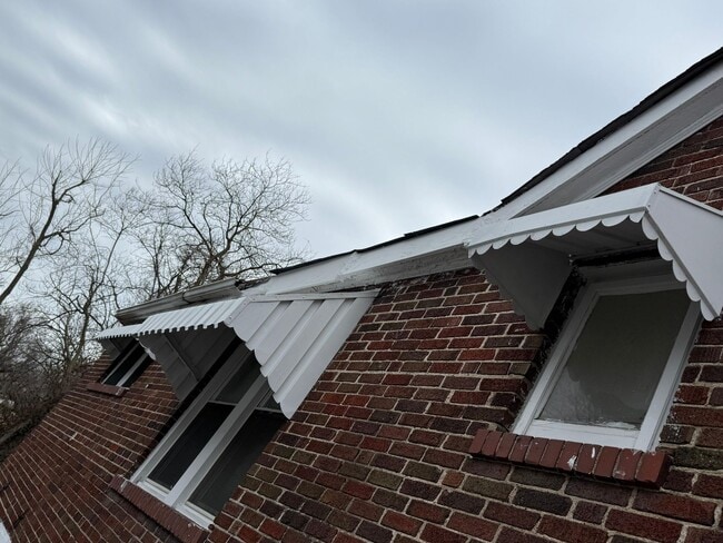 Building Photo - 8836 Ramona Ave