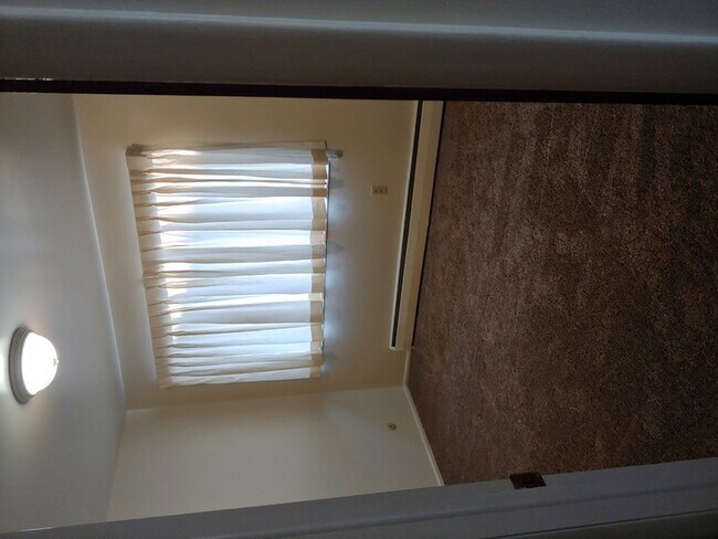 Building Photo - 422 S 1200 E
