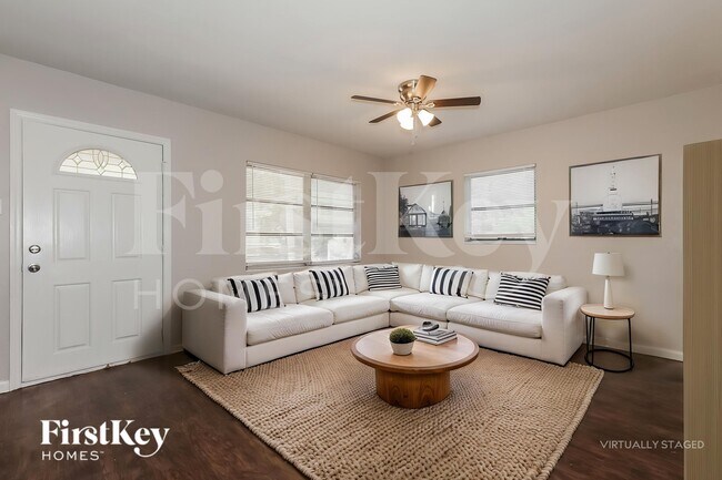 Foto del edificio - 9305 N Forest Hills Dr