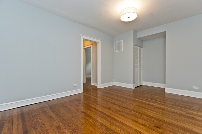 Building Photo - 5120 N Winchester Ave