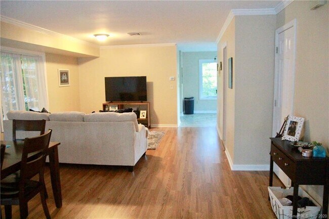 Foto del edificio - 23 Woodland Rd