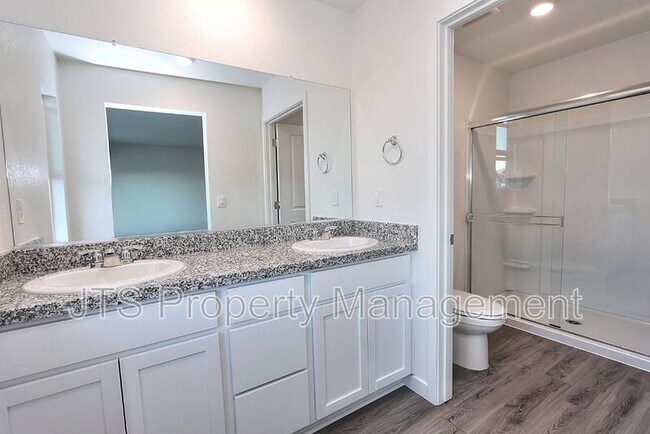 Foto del edificio - 2289 Shady Tree Cir