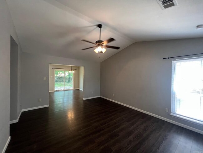 Building Photo - 1011 Green Valley Dr