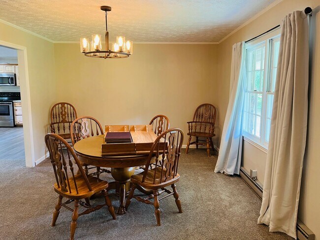 Foto del edificio - Renovated countryside 4 bedroom 2 bathroom...