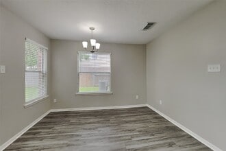 Building Photo - 16127 Hilton Head Ln
