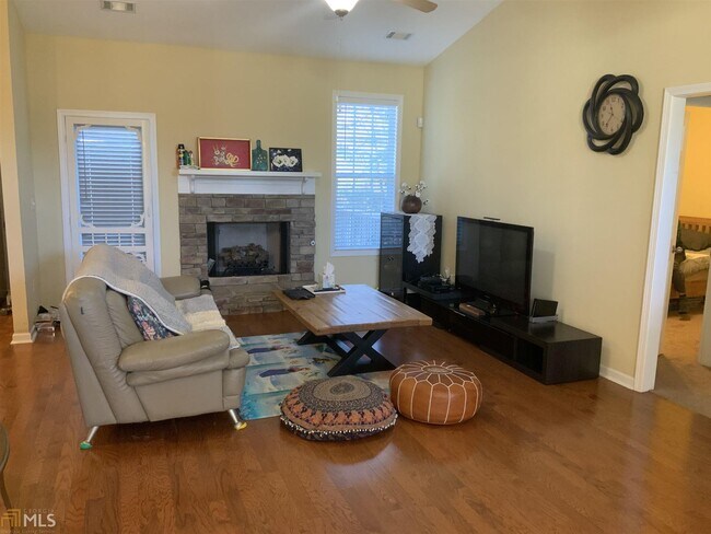 Foto del edificio - 503 Creekside Dr
