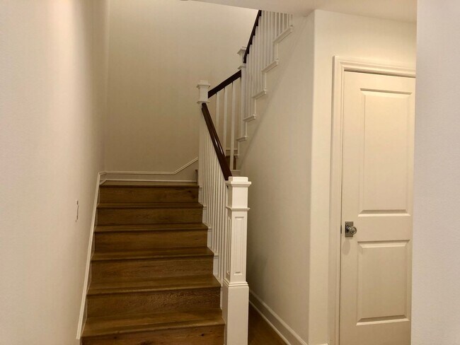 Foto del edificio - Luxurious and Light & Bright Unfurnished 2 Bedroom Home With Many Amenities