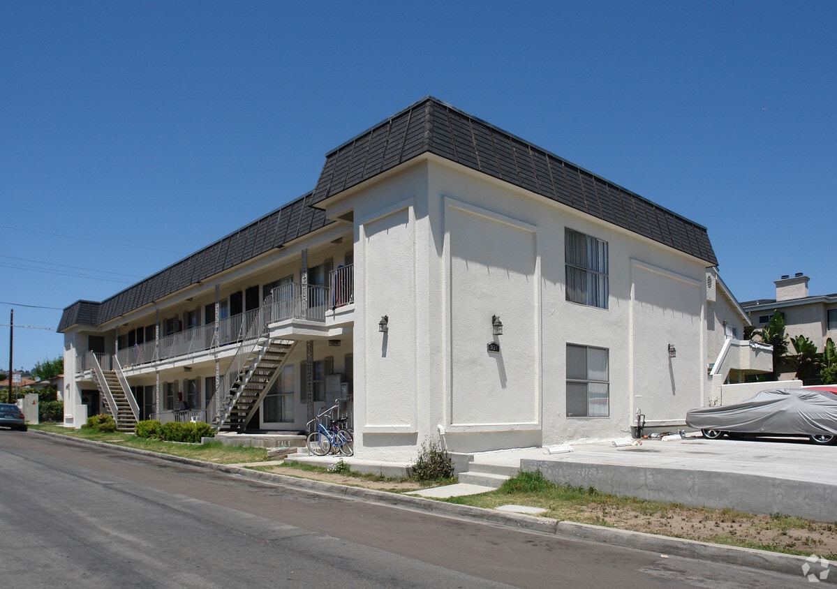 Building Photo - 936 Loring St