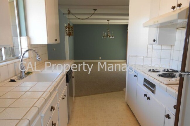 Building Photo - 3 bedroom/ 2 bath South Salinas home!