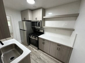Building Photo - 828 E 100 S