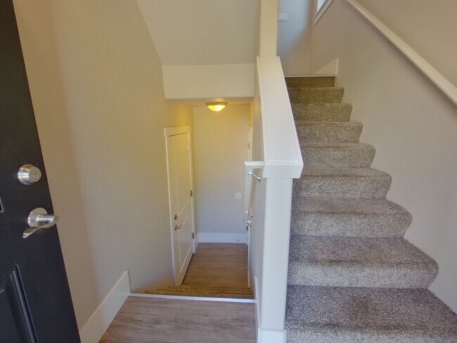 Foto del edificio - Greek Street Townhomes (335)