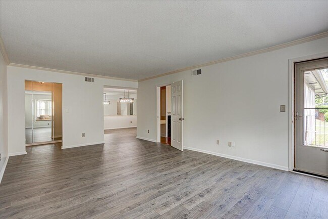 Foto del edificio - 6851 Roswell Rd