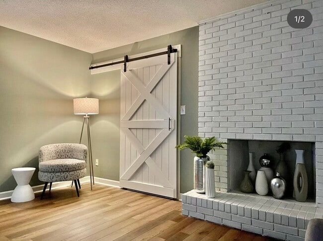 Living Room - 2705 N Center St