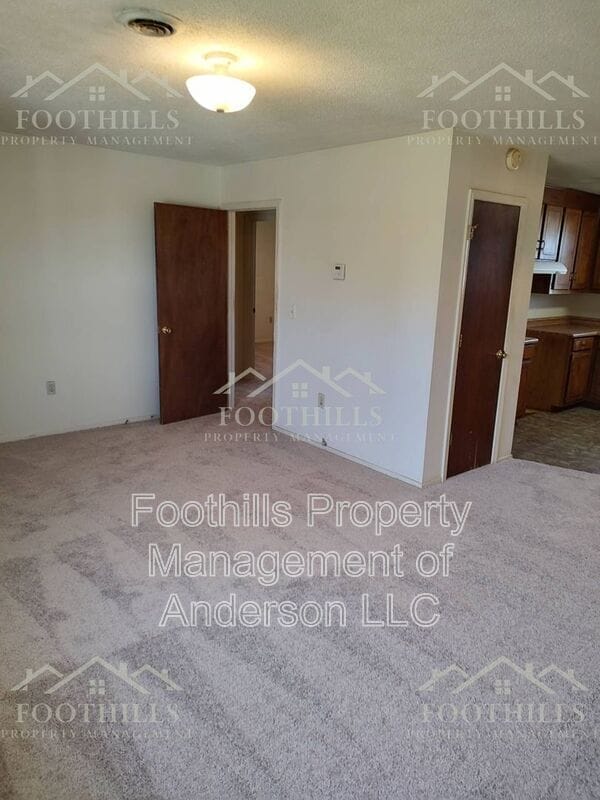 Building Photo - 105 Teakwood Dr
