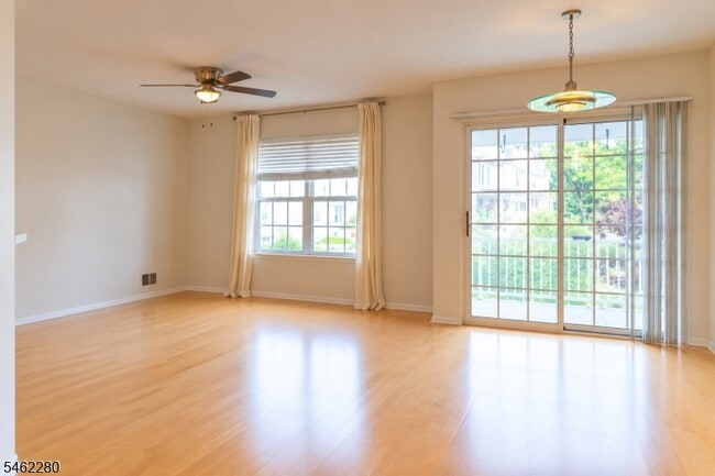Building Photo - 911 Hawley Ct