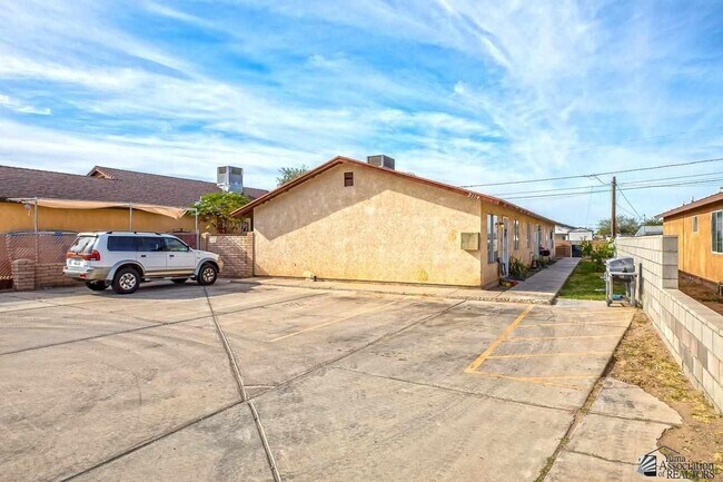 Foto del edificio - 2114 S Walnut Ave