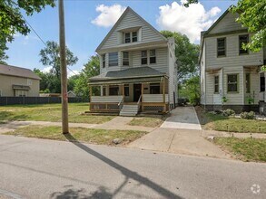 Building Photo - 10622 Hathaway Ave