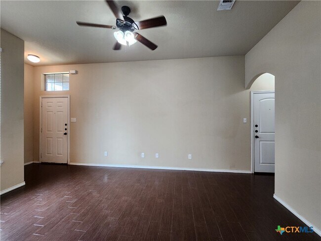 Building Photo - 305 Rosalie Dr