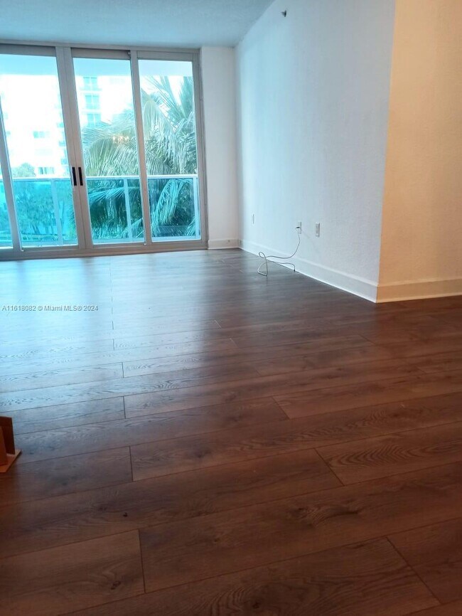 Foto del edificio - 7501 E Treasure Dr