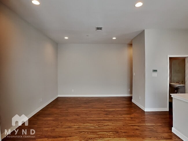 Building Photo - 2109 Bennett Ave
