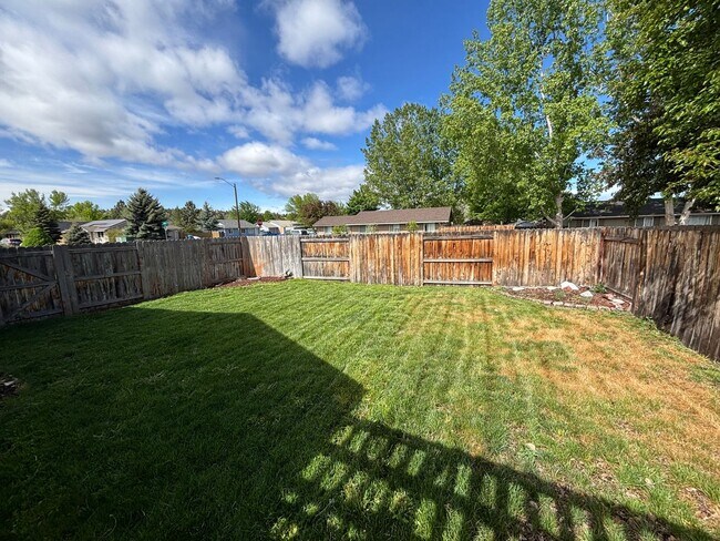 Building Photo - Comfortable Charm on a Spacious Lot in SW ...