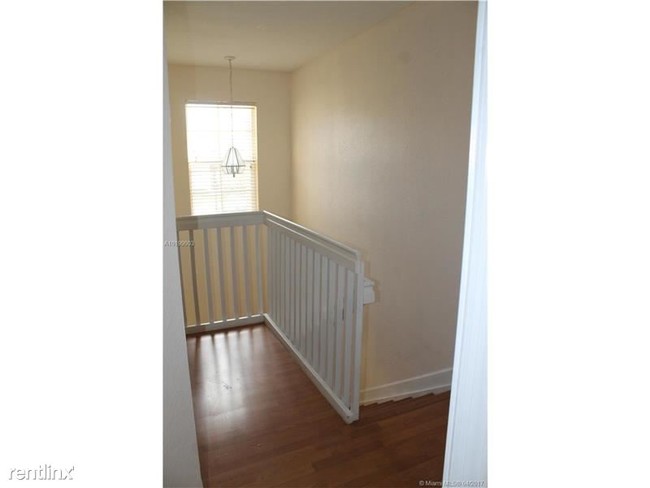 Building Photo - 1389 NE 33rd Ave