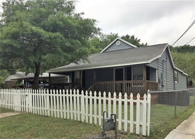 Building Photo - 300 S Haswell Dr